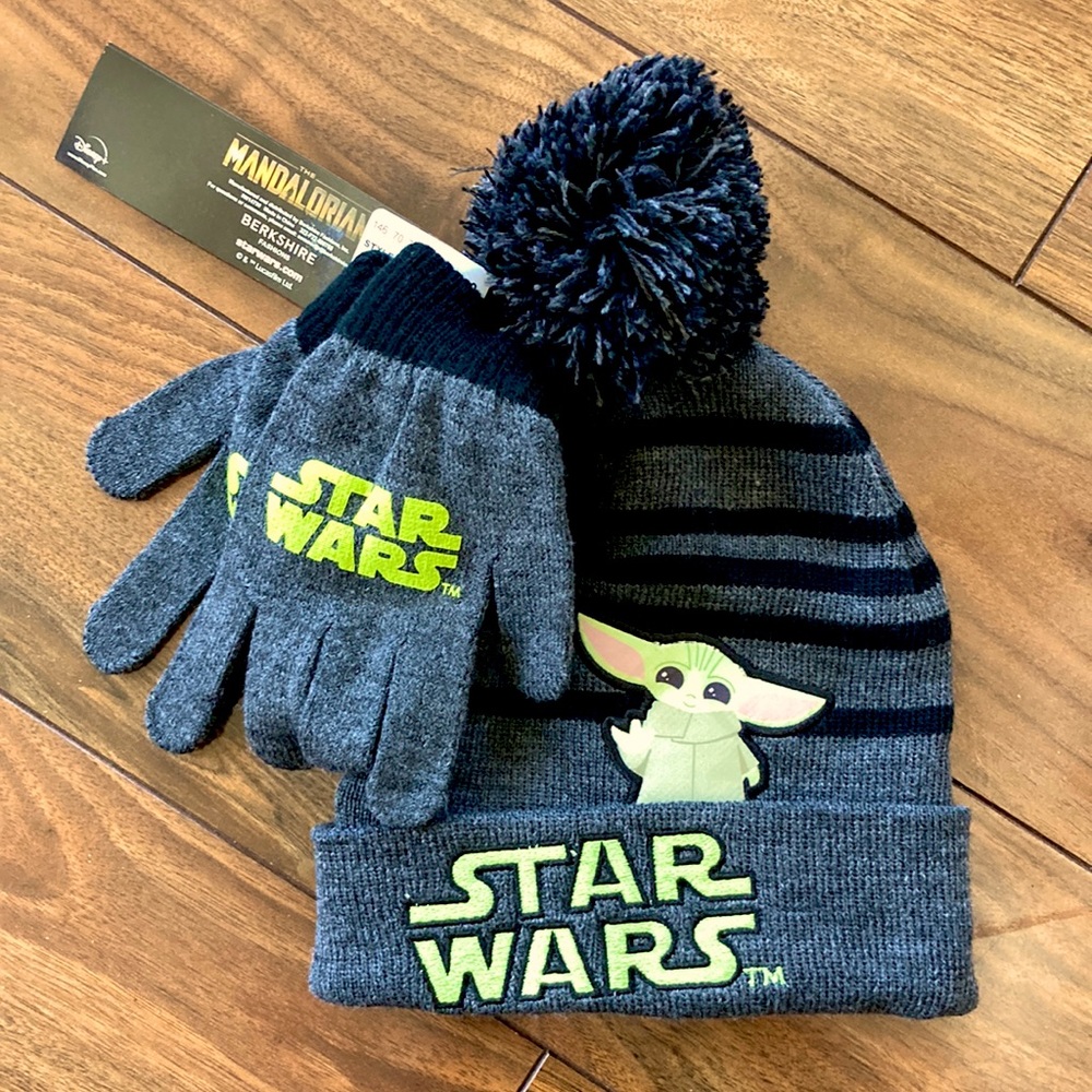 - Star Wars Mandalorian kids hat/gloves set NEW w tags youth